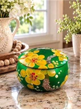Hand-Painted green lacquer wooden pot or trinket box
